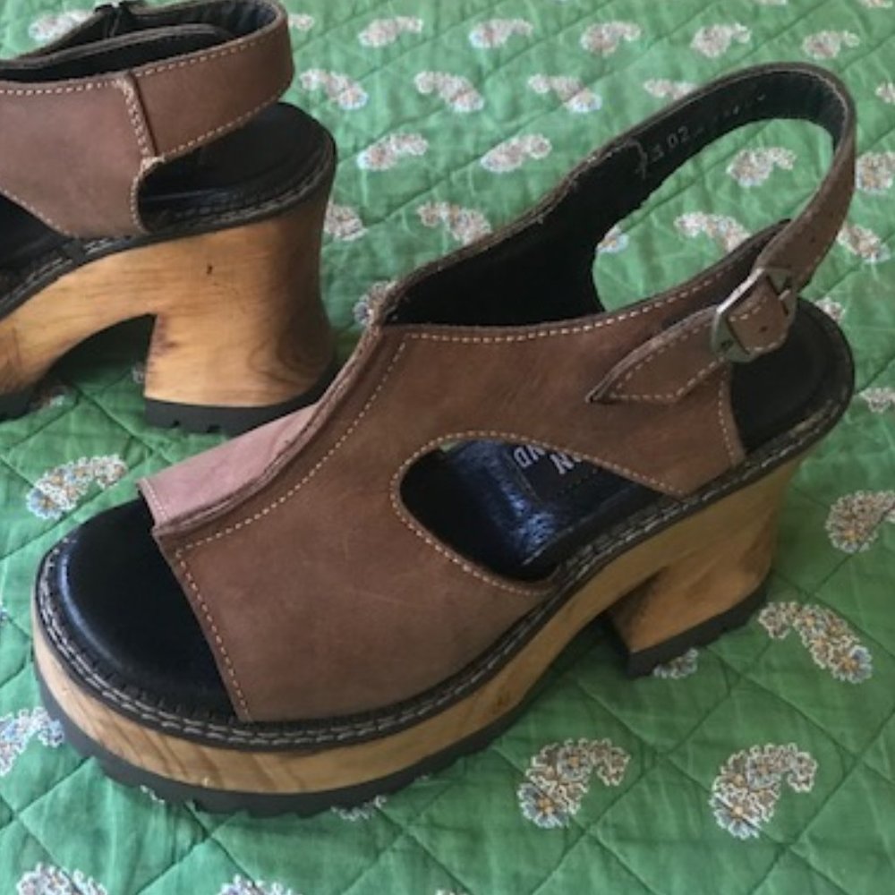 VINTAGE LONDON UNDERGROUND 90s super chunky platform Sandals
